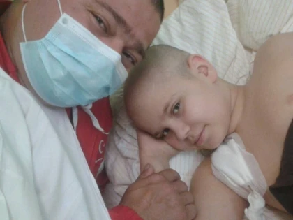 AJUTĂ-L PE DAVID, UN COPIL DE 10 ANI CARE SE LUPTĂ CU O FORMĂ RARĂ DE CANCER