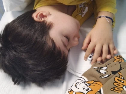Ajută-l pe Luca, un băiețel curajos de numai 7 anișori, să câștige a doua bătălie împotriva cancerului