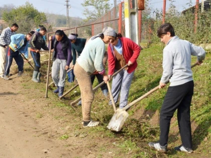 Ajutorul social ar putea fi condiționat de munca în folosul comunității