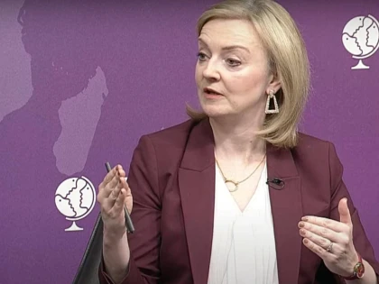 Al 15-lea premier din era Elisabetei a II-a: Britanicii află azi cine îi va conduce după Boris Johnson