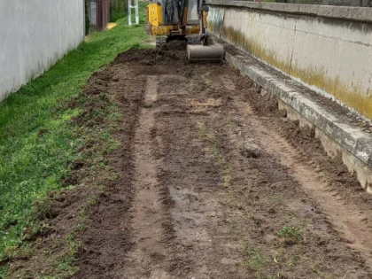 Alee pietonală pe digul Mureșului, în cartierul Mureșel