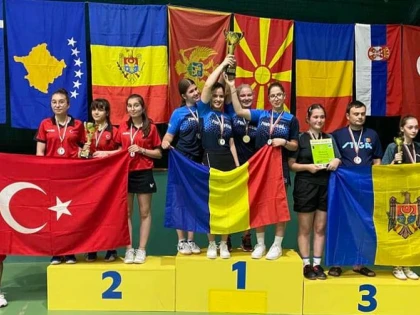Alesia Sferlea este campioană balcanică la tenis de masă, cu naţionala de cadete! (FOTO)