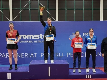 Alesia Sferlea este cvadruplă medaliată la Naționalele de tenis de masă pentru juniori! (FOTO)