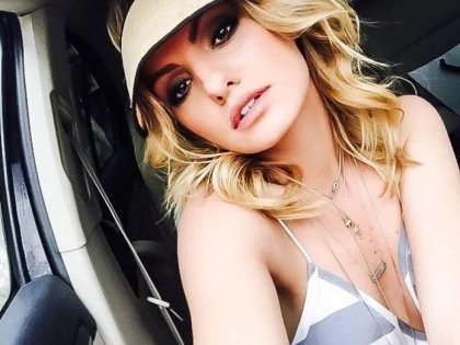 ALEXANDRA STAN, EXAGERAT DE PROVOCATOARE PE INTERNET. IMAGINEA CARE I-A FACUT PE FANI SA EXCLAME: "CE BUNA ESTI!"