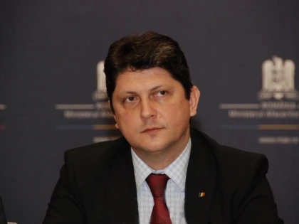 ALGEGERI PREZIDENTIALE 2014 - CORLATEAN: AM VOTAT CU GANDUL LA FRATII  NOSTRI DIN BASARABIA 