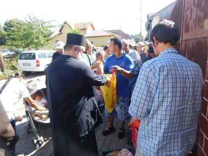 ALIMENTE PENTRU DEFAVORIZAȚI, ÎN CADRUL PROIECTULUI ”O INIMĂ VEDE”