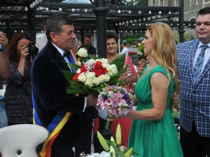 ALINA DUMITRU, MAI EMOTIONATA IN BISERICA DECAT LA OLIMPIADA!