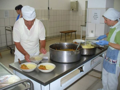 ALOCAȚIA DE HRANĂ ÎN SPITALE A FOST MĂRITĂ DE LA 10 LA 19 LEI PE ZI