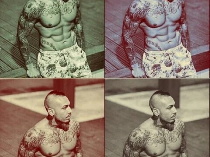 ALXE VELEA ISI ETALEAZA TATUAJELE SI ABDOMENUL PE INTERNET