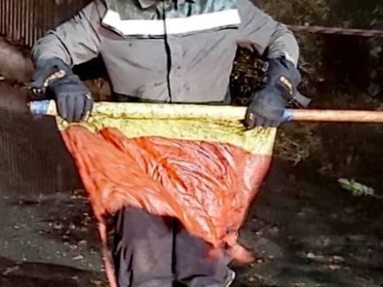 ”Am salvat și tricolorul”. Un pompier voluntar din Curtici a salvat tricolorul din incendiul de la gară
