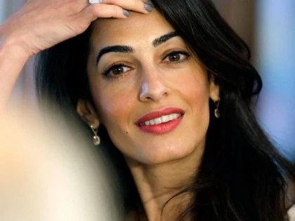 AMAL, SOTIA LUI GEORGE CLOONEY L-A ELIBERAT DIN INCHISOARE PE PRESEDINTELE TINUTULUI MALDIVE