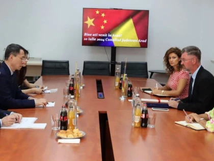Ambasadorul Chinei, invitat la inaugurarea expoziției Armatei de Teracotă, la Muzeul Arad