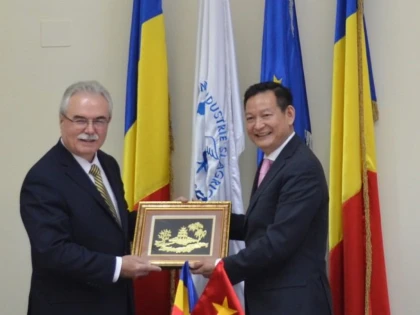 Ambasadorul Vietnamului în România, în vizită la CCIA Arad