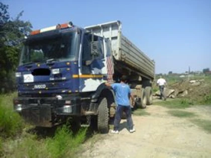 AMENDĂ DE 1000 DE LEI PENTRU DEPOZITAREA DE DEȘEURI LA MARGINEA PĂDURII CEALA