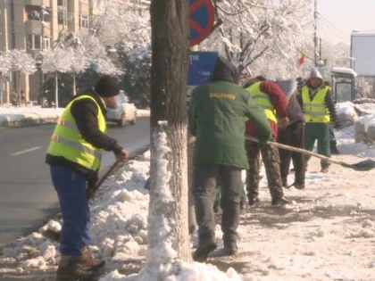 Amenzi de până la 8.000 de lei pentru angajatorii care nu asigură condiții speciale pe timp de ger