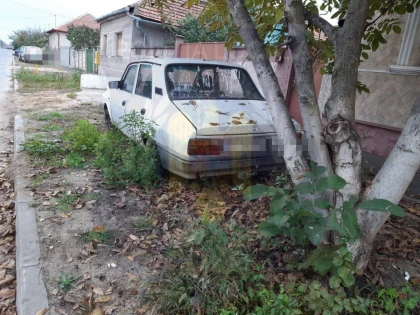 Amenzi pentru cei care abandonează maşini pe spaţiile verzi