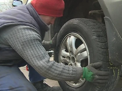 AMENZI URIAȘE PENTRU ȘOFERII PRINȘI FĂRĂ CAUCIUCURI DE IARNĂ