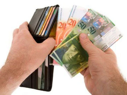 ANALIZA PRIVIND CREDITELE IN FRANCI ELVETIENI: NICIO BANCA NU A AVERTIZAT CLIENTII ASUPRA RISCULUI LA CREDITELE IN VALUTA