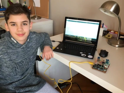 Andrei, copilul de 12 ani care a creat un robot capabil să monitorizeze nivelul de CO2