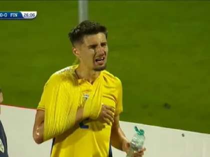 Andrei Dorobanțu, accidentare gravă la naționala U21. Fundașul UTA-ei a fost scos pe targă