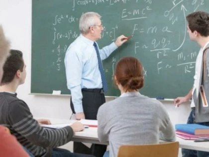 Angajaţii din Învăţământ vor primi salariile după Paște