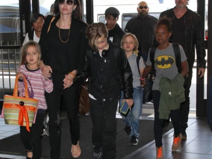 Angelina Jolie și Brad Pitt amână divorțul