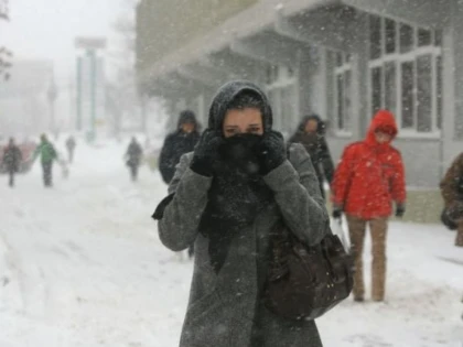 ANM a emis noi avertizări meteo de ploi, vânt, polei şi ninsoare