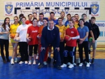 ANTRENOR DE HANDBAL, ARESTAT PREVENTIV PENTRU CA AR FI VIOLAT SAPTE SPORTIVE MINORE