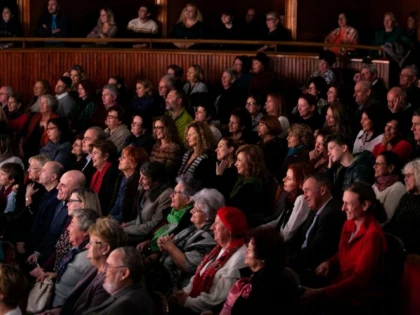 Anul teatral se încheie. Să înceapă Luna plină! Luna plină de teatru!
