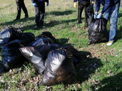 Apele României, sufocate de gunoaie