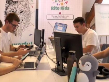 Aplicație creată de tineri români care îi învață pe copii să scrie