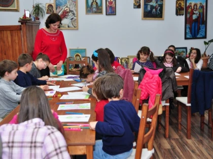 APROAPE 20 DE COPII AU ASCULTAT „AVENTURILE LUI CEPELICA”, LA LIBRARIA SCIENTA