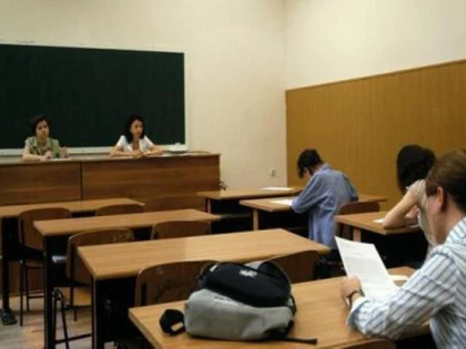 APROAPE 200.000 DE ELEVI DE CLASA A VIII-A SUSTIN PRIMA PROBA A SIMULARII EVALUARII NATIONALE