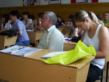APROAPE 200 DE CANDIDATI AU SUSTINUT EXAMENUL DE DEFINITIVARE