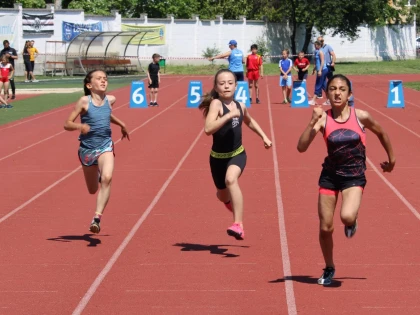 Aproape 200 de mici atleţi s-au întrecut într-un veritabil festival, la Arad