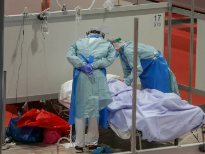 Aproape 2000 de arădeni sunt în izolare la domiciliu din cauza COVID-19. Alte 386 de persoane sunt internate în spital