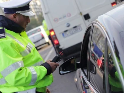Aproape 3 ani de închisoare pentru o femeie care a circulat fără permis