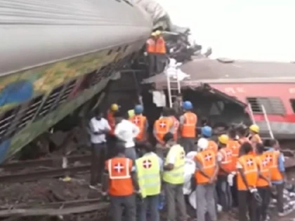 Aproape 300 de morți și 900 de răniți după accidentul de tren din India