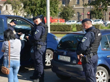 Aproape 400 de amenzi date de jandarmi pentru nepurtarea măştii
