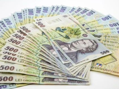 Aproape 4000 de elevi din Arad beneficiază de burse