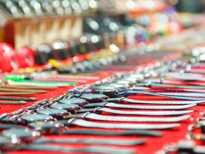 Aproape 7% din importurile UE sunt mărfuri contrafăcute și piratate