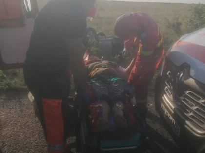 Aproape de comă alcoolică, un tânăr s-a răsturnat cu mașina în șanț, între Șicula și Seleuș