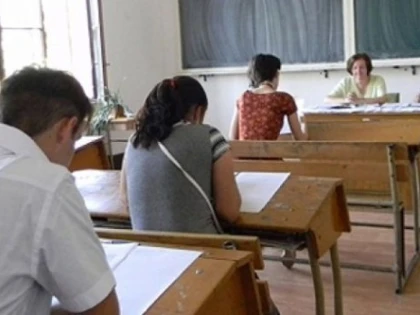 Aproximativ 500 de profesori arădeni au susținut examenul de titularizare