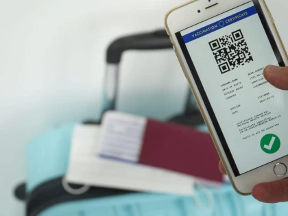 Arad: Dosar penal pentru trei infracţiuni în cazul persoanei nevaccinate dar cu certificat digital