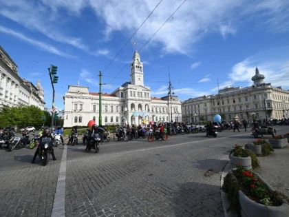 Arad: Marş al motocicliştilor pentru susţinerea campaniei de vaccinare anti-COVID-19