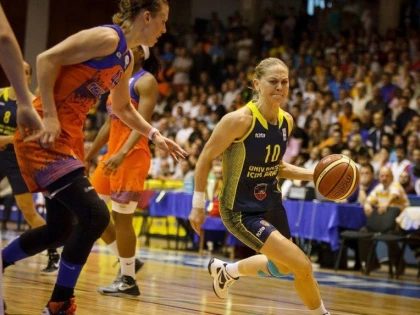 ARAD - TARGOVISTE, DUEL CLASIC IN SEMIFINALELE LIGII NATIONALE DE BASCHET