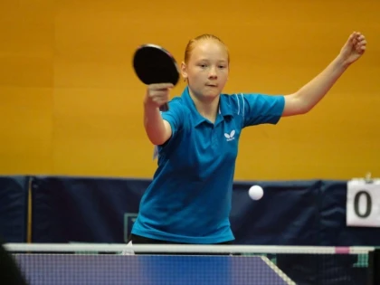 Arădeanca Adela Strună se numără printre “tricolorele” junioare de la tenis de masă