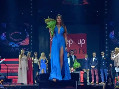 ARADEANCA MADALINA PETREAN A CASTIGAT TITLUL DE MISS POPULARITATE A UNIVERSITATII BUCURESTI (FOTO)