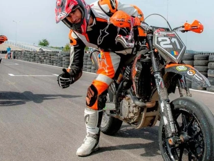 Arădeanul Attila Gergely, campion naţional la clasa amatori din supermoto