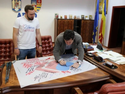 Arădeanul care a parcurs drumul Camino de Santiago pentru copiii din Arad, premiat de CJA